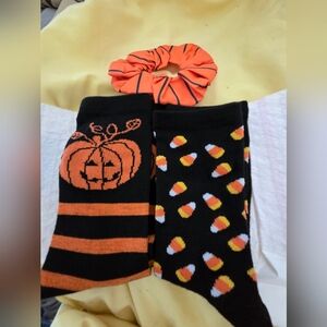 Halloween Pumpkin and Candy Corn Kids Socks and Scrunchie Set Size 6---10